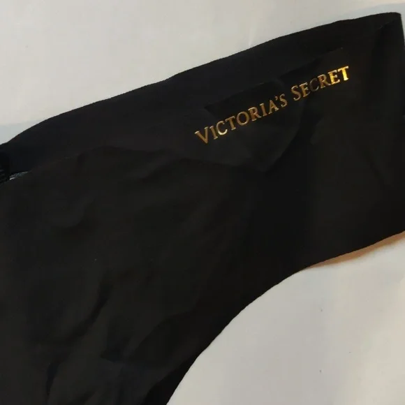 Victoria Secret Thongs NWOT Size Small - Picture 2 of 7